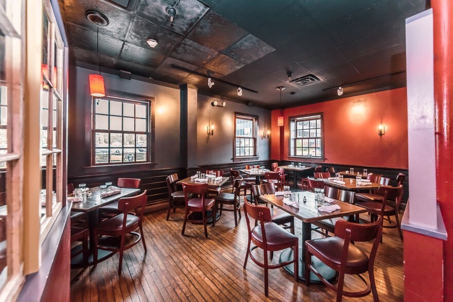 More Photos Of 11 Main St, Kingston Restaurant For Sale