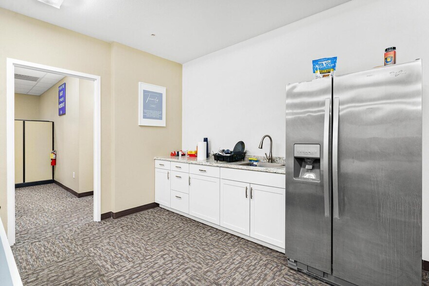 More Photos Of 1904 Thomas Ave, Leesburg Office For Lease