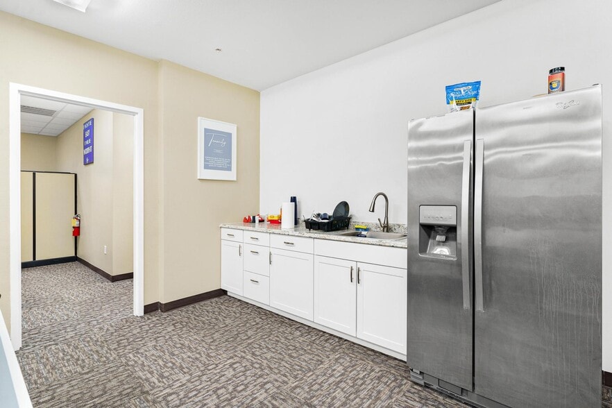 More Photos Of 1904 Thomas Ave, Leesburg Office For Sale