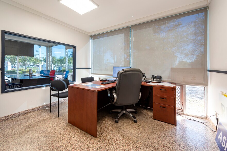 More Photos Of 2980 W Oakland Park Blvd, Oakland Park Showroom For Lease