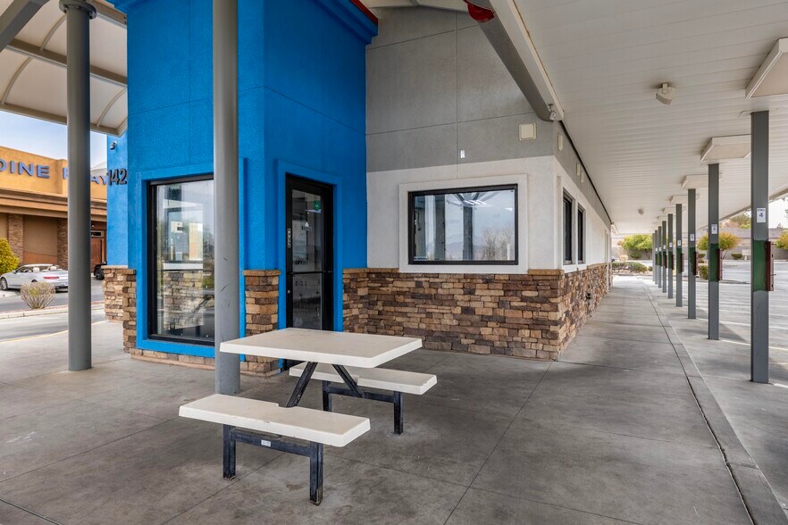 More Photos Of 1426 E Lake Mead Pky, Henderson Fast Food For Sale