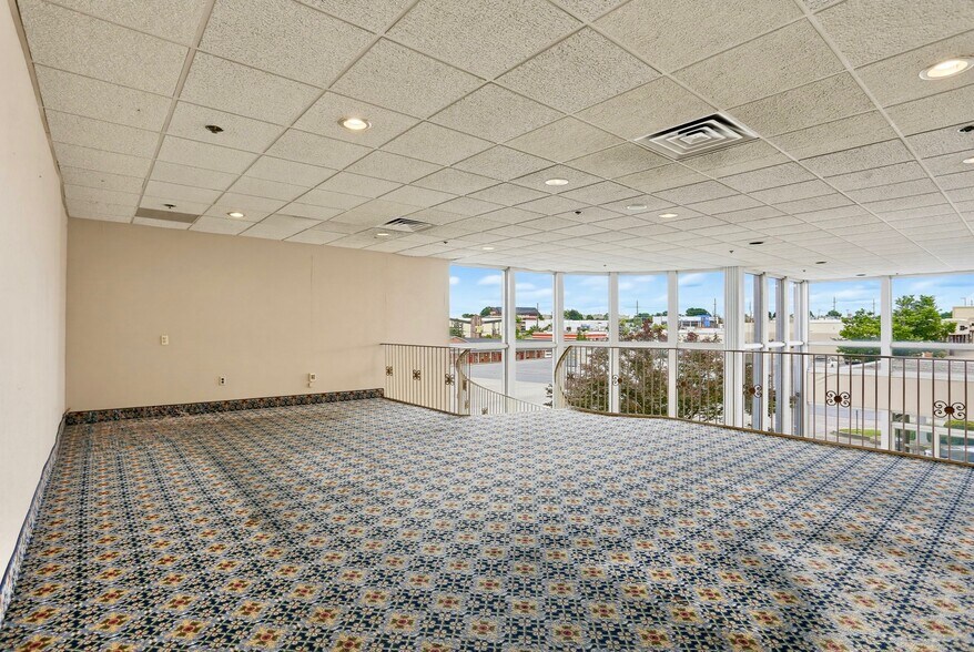 More Photos Of 505 Jermor Ln, Westminster Restaurant For Lease