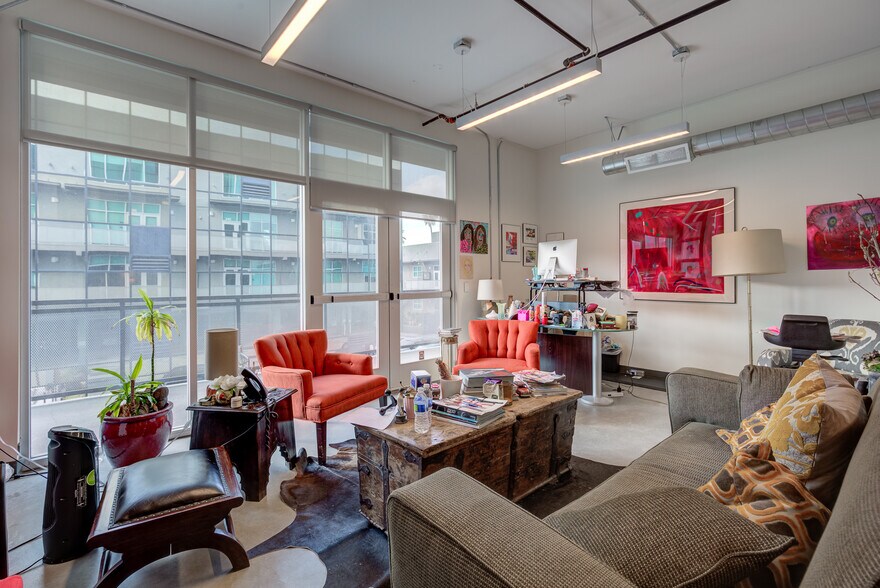 More Photos Of 5815-5825 W Sunset Blvd, Hollywood Office For Lease