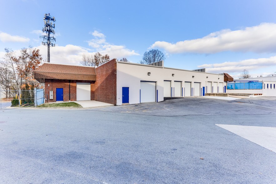 More Photos Of 7660-7680 Airpark Rd, Gaithersburg Light Distribution For Lease