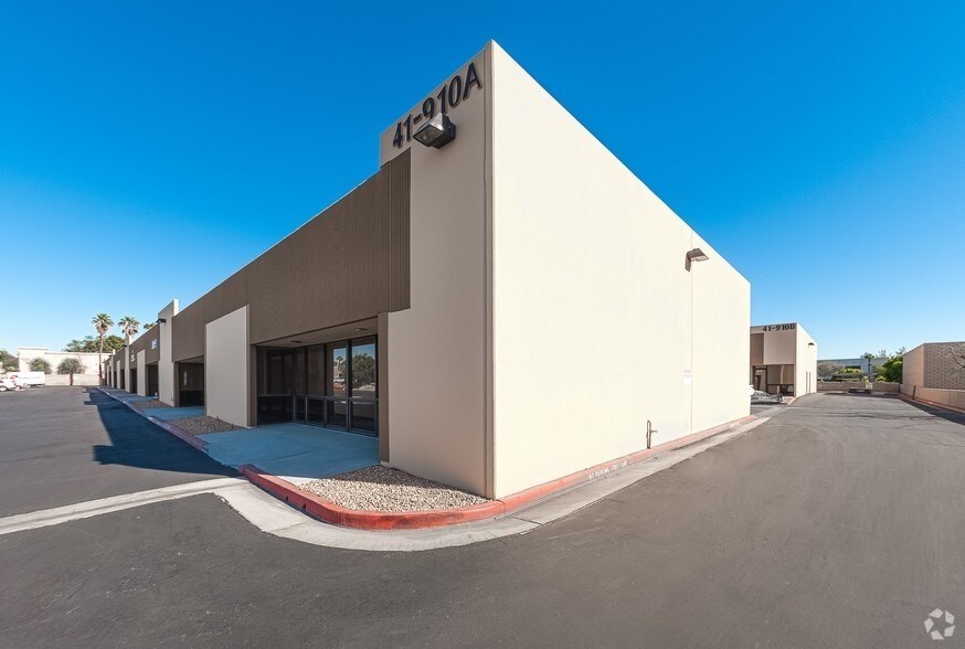 More Photos Of 41910 Boardwalk, Palm Desert Warehouse For Lease