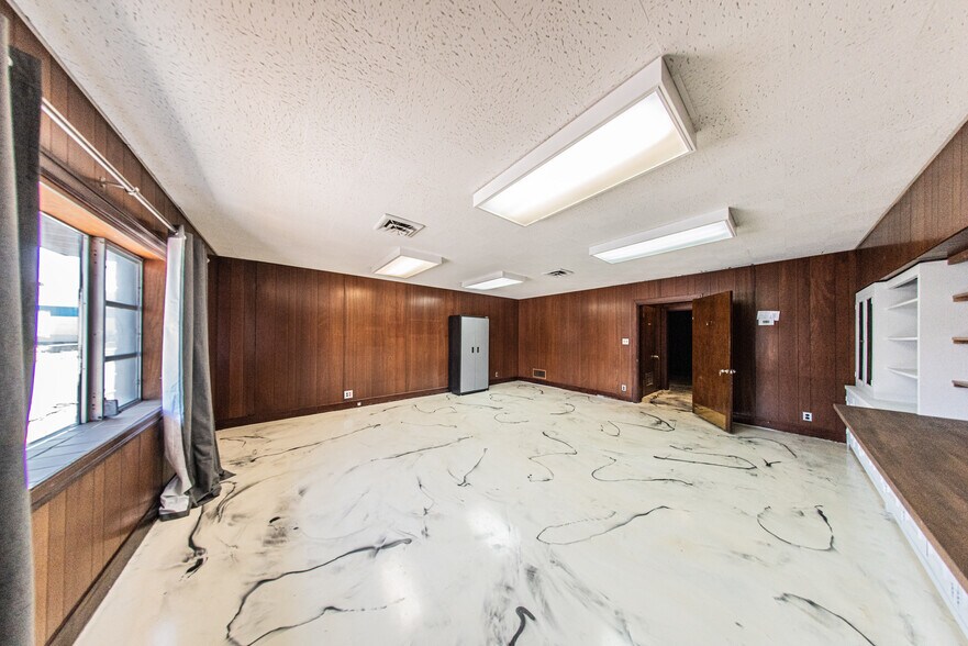 More Photos Of 1200 Broadway St, Paducah Office For Sale