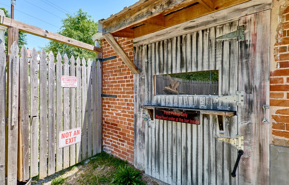 More Photos Of 113 W 5th St, Hermann Storefront Retail Office For Sale
