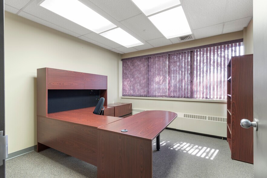 More Photos Of 5516 Industrial Rd, Rocky Rapids Office For Lease