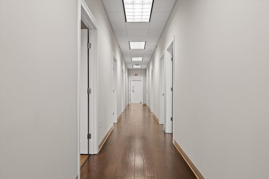 More Photos Of 7446 Shallowford Rd, Chattanooga Medical For Lease