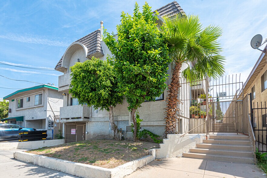 More Photos Of 6860 Woodley Ave, Van Nuys Apartments For Sale