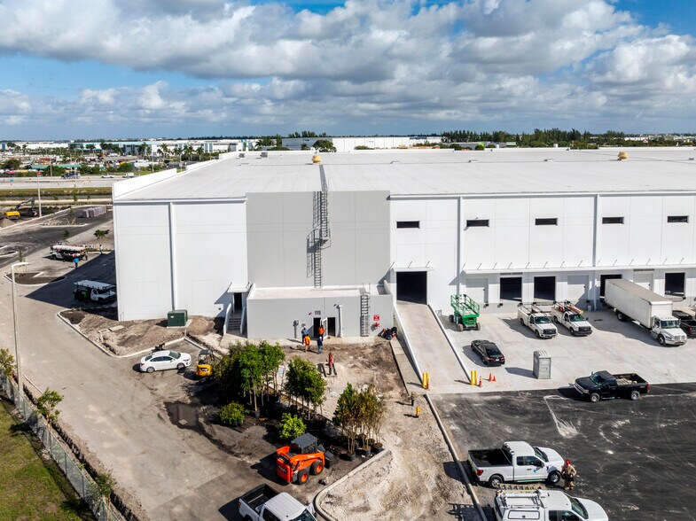 More Photos Of 10900 NW 128th Street, Medley Warehouse For Lease