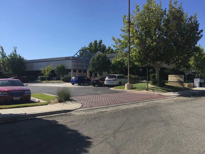 More Photos Of 44300 Lowtree Ave, Lancaster Office For Sale