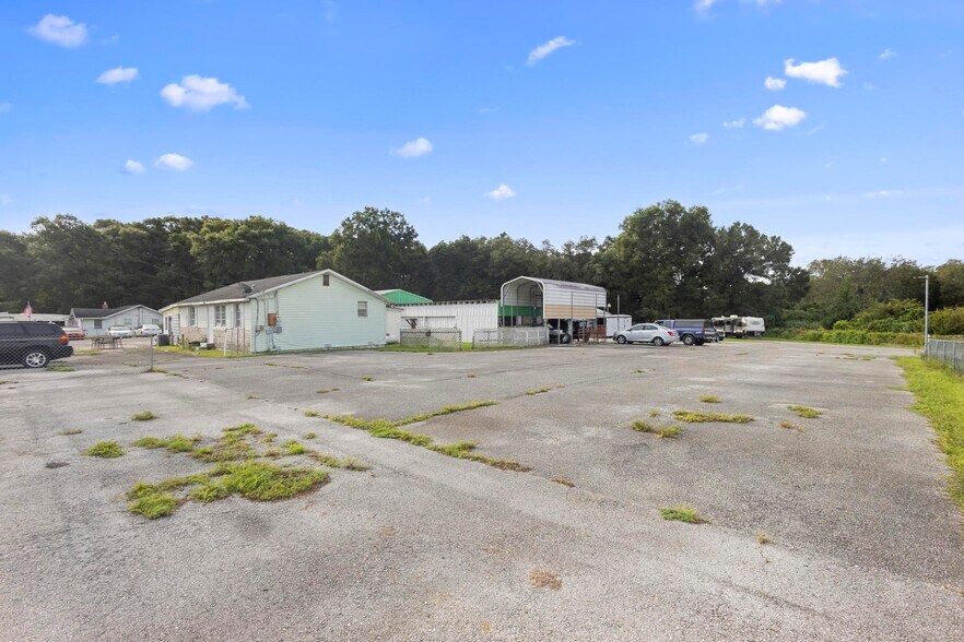More Photos Of 2480 N Woodland Blvd, Deland Flex For Sale