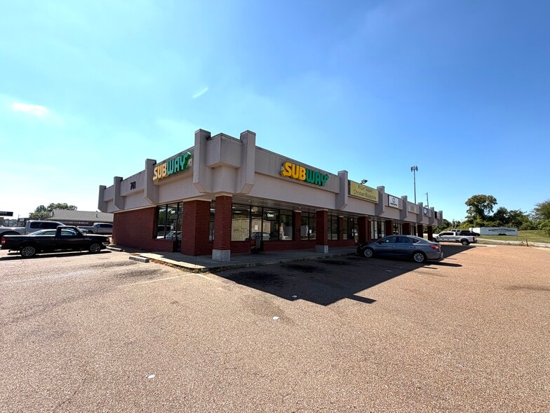 More Photos Of 741 Hwy 51 N, Covington Storefront For Sale