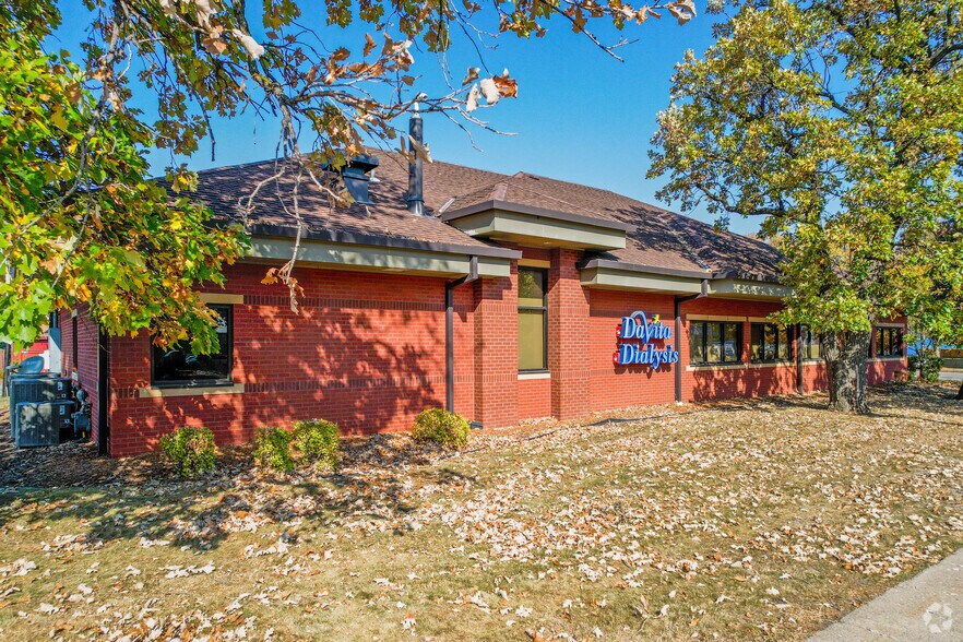 More Photos Of 1559 7th St W, Saint Paul Medical For Sale