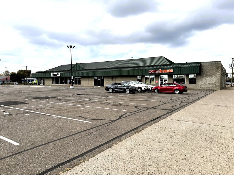 More Photos Of 11811 E 8 Mile Rd, Warren General Retail For Lease
