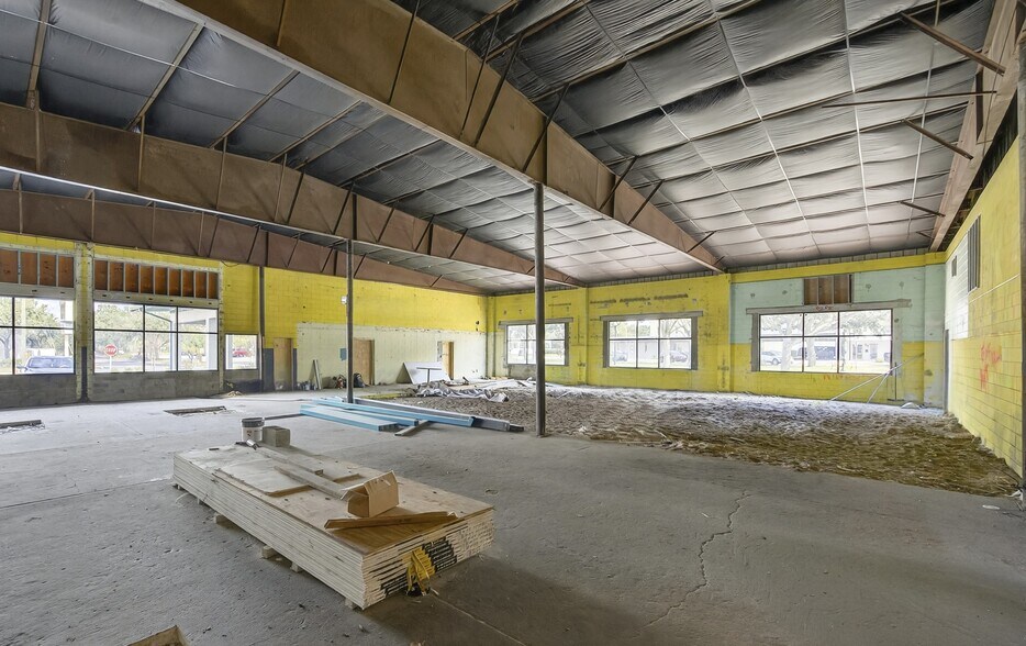 More Photos Of 504 Avenue D NW, Winter Haven General Retail For Lease