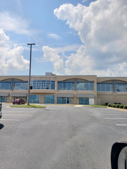More Photos Of 110 Holiday Dr, Macon-Bibb Medical For Sale