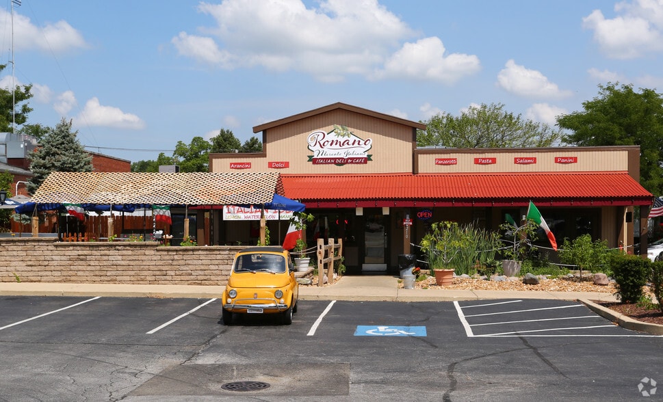 More Photos Of 210 Cedar St, St Charles Restaurant For Lease