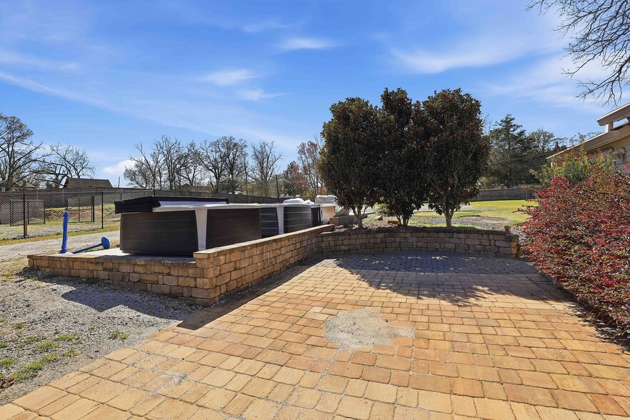 More Photos Of 2817 S Highway 29, Moreland Office For Lease