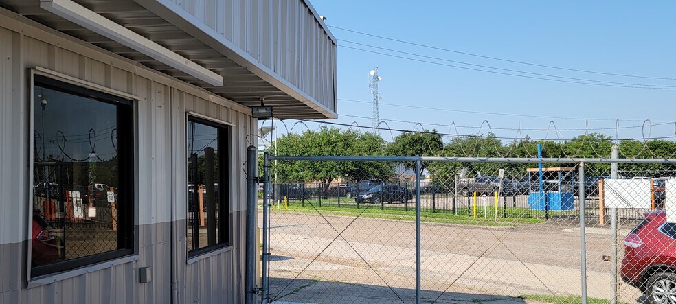 More Photos Of 7783 Airport Blvd, Houston General Retail For Lease