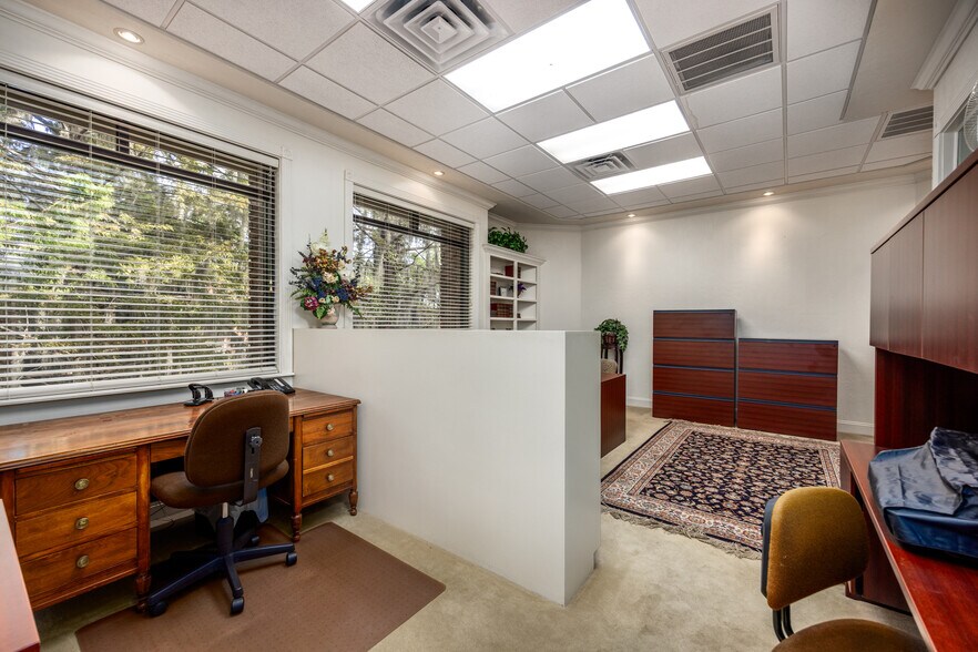More Photos Of 2750 NW 43rd St, Gainesville Office For Lease