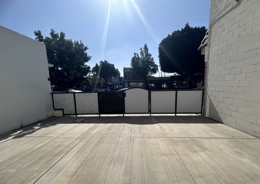 More Photos Of 1605 W Magnolia Blvd, Burbank Freestanding For Sale