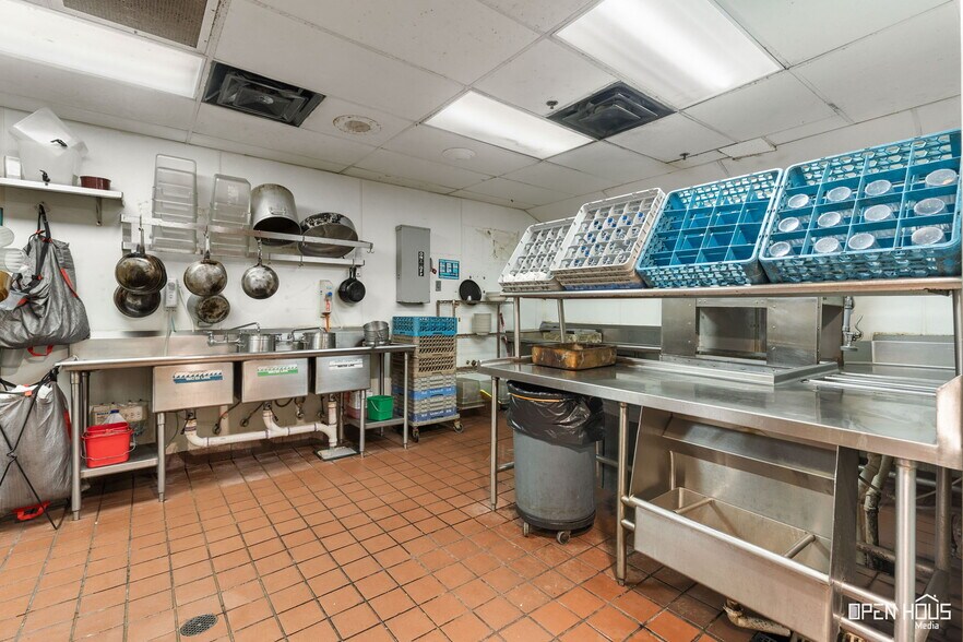 More Photos Of 4330 Kell Blvd, Wichita Falls Restaurant For Sale