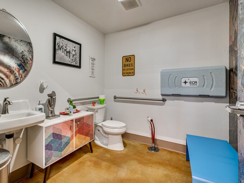 More Photos Of 111 N Broadway St, Tecumseh Office For Sale