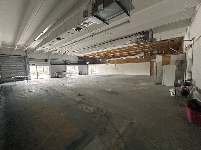 More Photos Of 1934-1940 Church St, West Palm Beach Warehouse For Lease