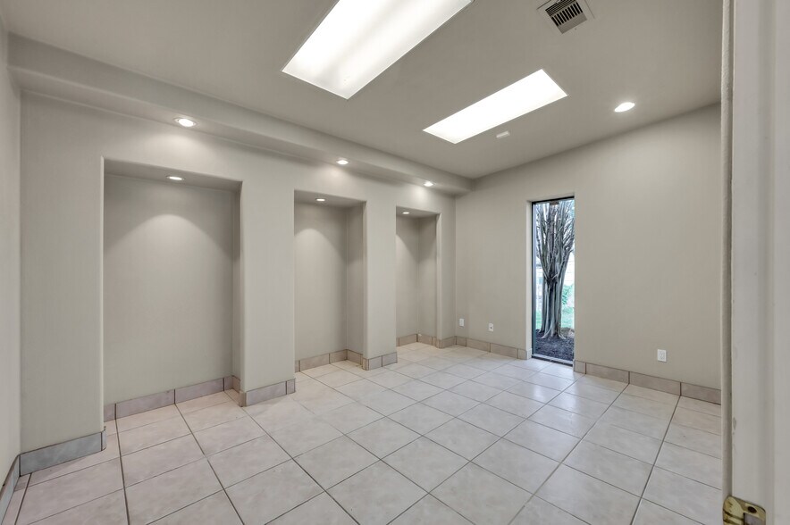 More Photos Of 32219 Tamina Rd, Magnolia Distribution For Lease