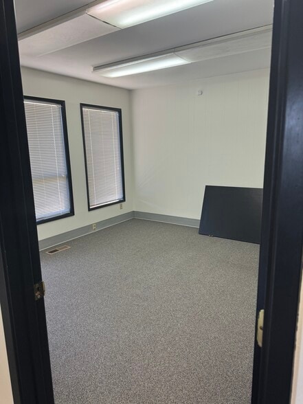 More Photos Of 6430 Milwaukie Ave, Portland Office For Lease