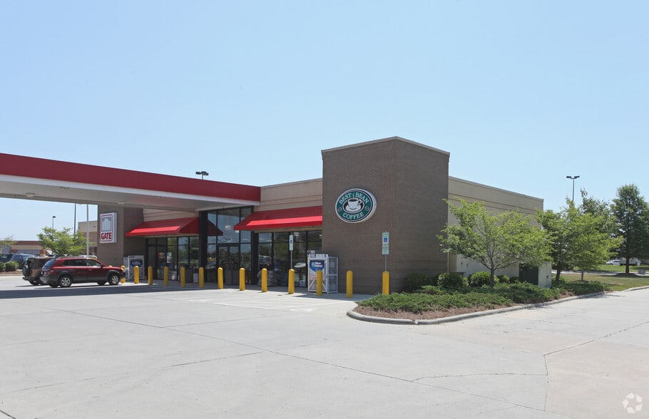 More Photos Of 3699 Concord Pky S, Concord Service Station For Lease