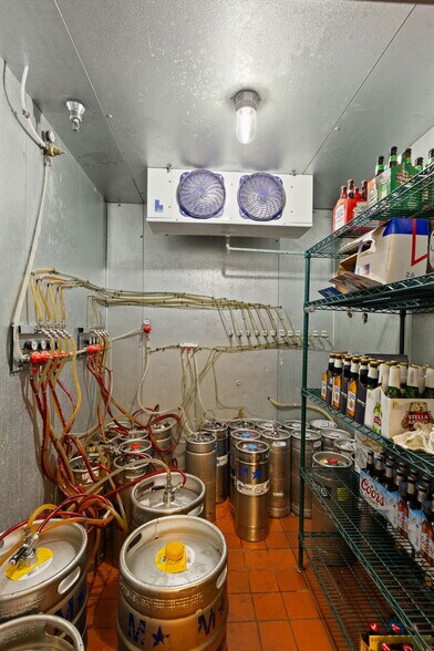 More Photos Of 2400 N Town Center Dr, Washington Restaurant For Sale