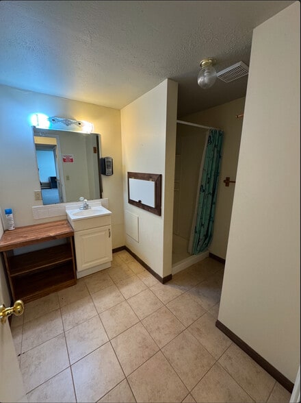 More Photos Of 112 E 10th St, Eudora Office For Sale