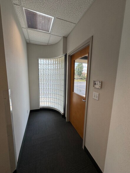 More Photos Of 6325 Cochran Rd, Solon Office For Sale