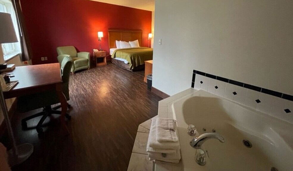 More Photos Of 717 E Bannerman Ave, Redgranite Hotel For Sale