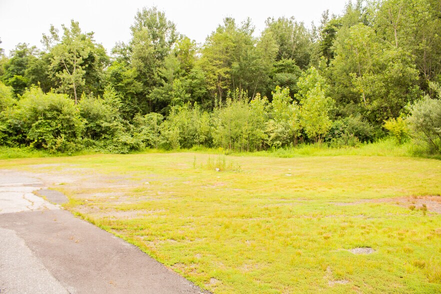 More Photos Of 8 Englewood St, Webster Auto Repair For Sale