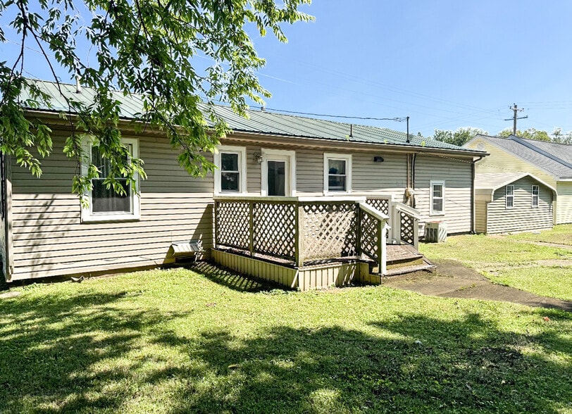 More Photos Of 202 Harold King Dr, Benton Office For Sale