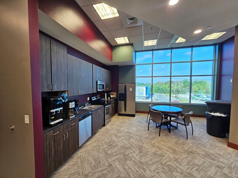 More Photos Of 10610 Metromont Pky, Charlotte Office For Lease