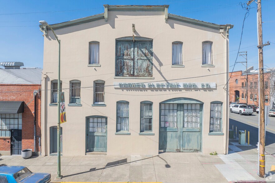 More Photos Of 221 Washington St, Oakland Light Manufacturing For Sale