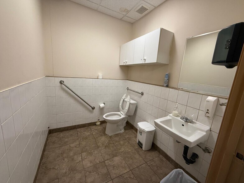 More Photos Of 341-351 Parkhurst Sq, Brampton Unknown For Lease