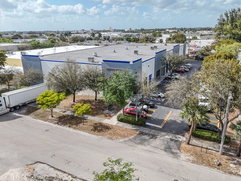 More Photos Of 955 NW 159th Dr, Miami Warehouse For Lease