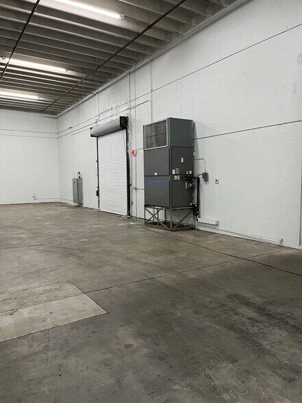 More Photos Of 1307 Hill Ave, Mangonia Park Warehouse For Sale