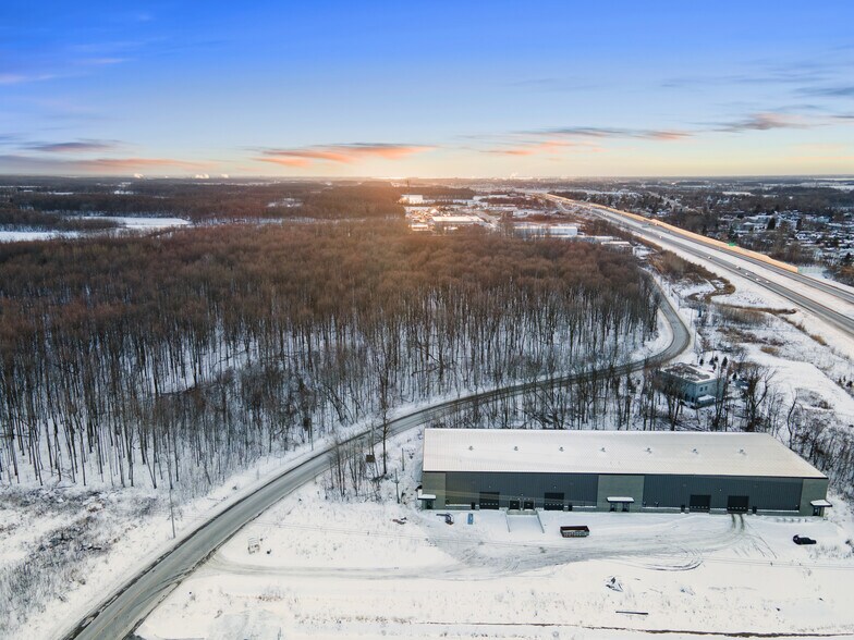 More Photos Of Av Pierre-Dansereau, Salaberry-de-valleyfield Warehouse For Lease