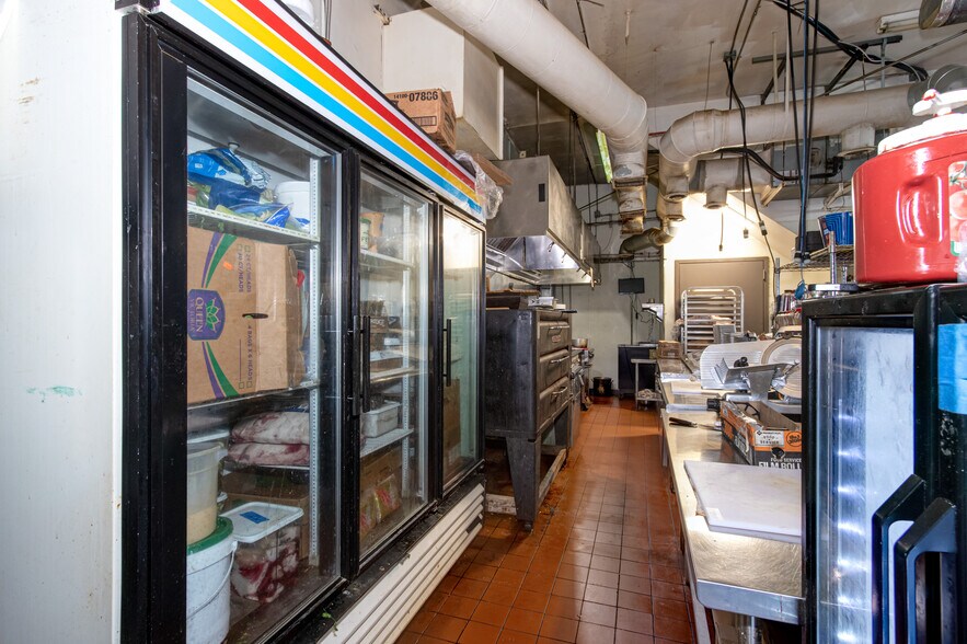 More Photos Of 215 10th St, Augusta General Retail For Sale