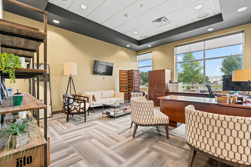 More Photos Of 9404 Margo Ln, Munster Office For Sale