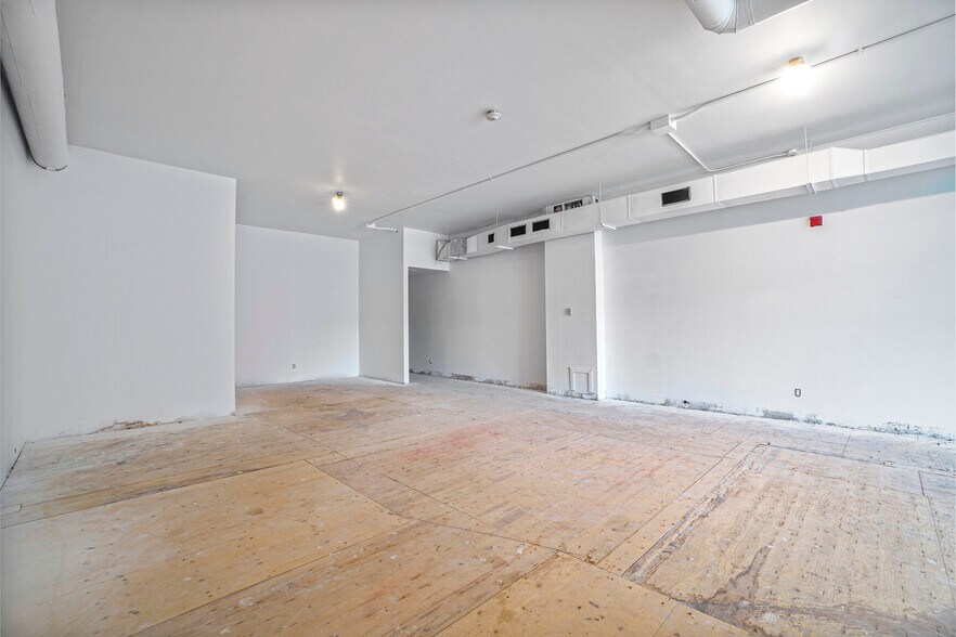 More Photos Of 6527-6531 Boul Saint-Laurent, Montréal Storefront Retail Residential For Lease