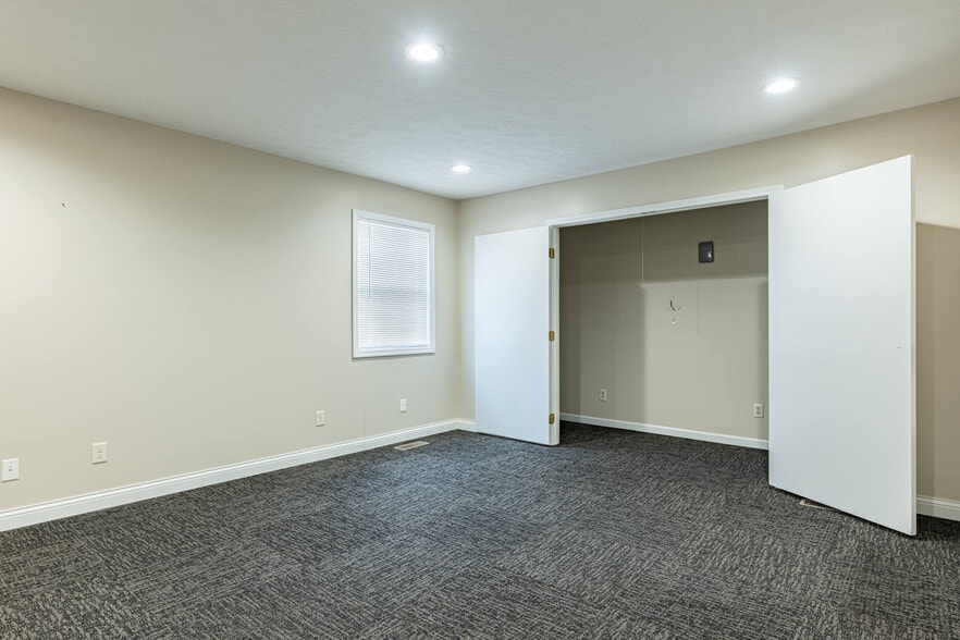More Photos Of 1001 N County Road 25A, Troy Office For Sale