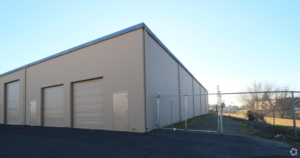 More Photos Of 8145 Signal Ct, Sacramento Warehouse For Lease